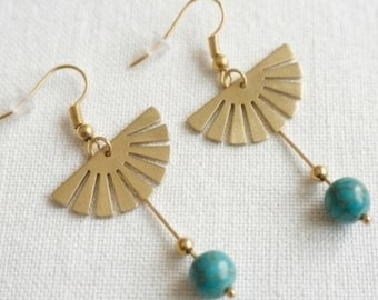 Pendientes de abanico de latón y apatita - Estilo boho chic - Joyería geométrica hecha a mano - Regalo artesanal para mujer