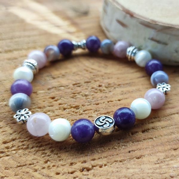 Bracelet élastique croix basque lauburu avec perles en lepidolite, kunzite, nacre,agate du boswana