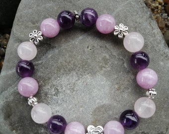 Bracelet élastique, zen et détente avec perles en kunzite, améthyste et quartz rose.