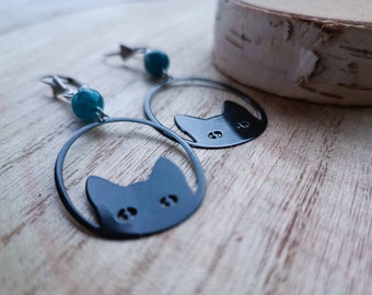 Boucles d'oreilles chat avec perles en apatite.