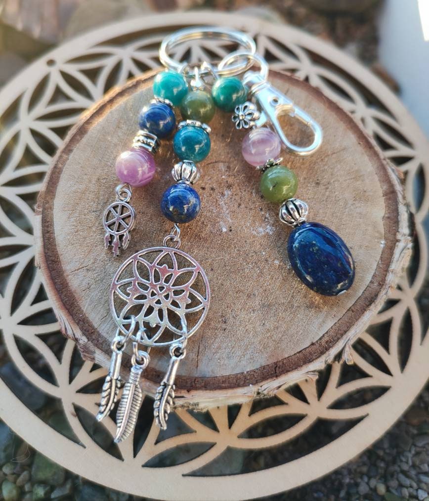 Dreamcatcher keyring in amethyst, lapis, jadeite and apatite.