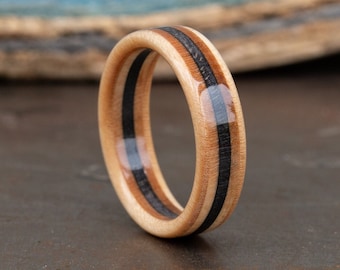 Anello da skateboard in legno riciclato, fedi nuziali, 5° anniversario, regali per il fidanzato, anello da skate, nero, beige, anello di promessa da uomo