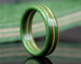 Anello in legno di skateboard riciclato verde - Fede nuziale - Beige - Regalo fidanzato - Anello di legno ecologico - 5° anniversario - Anello unico