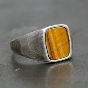 Zegelringen tijgeroog - ring voor heren - cadeau vriendje - sterlingzilver - jubileumcadeau - bikerringen - pinkring - gefacetteerd industrieel