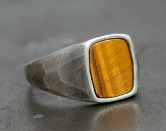 Chevalière oxydée avec oeil de tigre à facettes - bague pour homme moderne - cadeau petit ami - bijoux pour homme - anniversaire - bijou plat - bague auriculaire en bois