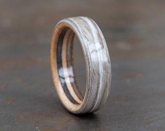 Bague en bois de chêne gris et de planche à roulettes recyclée - Alliance en bois pour homme - Bague unique - Anniversaire - Cadeau en bois unique - Bague pour homme classique