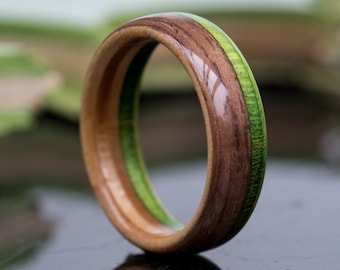 Elegant Oak And Recycled Skateboard Wood Ring - Wedding Bands - Canadian Maple - 5 year Anniversary  - Green - Ring for Men - Boyfriend Gift