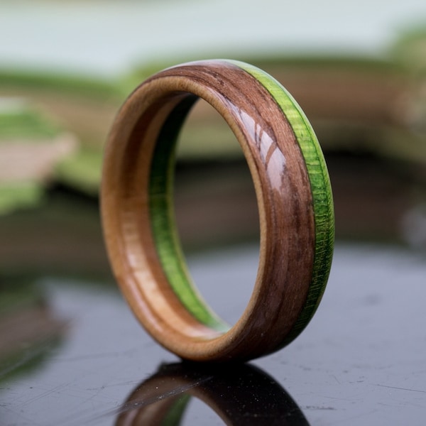 Eleganter Ring aus Eiche und recyceltem Skateboard-Holz – Eheringe – Kanadischer Ahorn – 5-jähriges Jubiläum – Grün – Ring für Männer – Geschenk für den Freund
