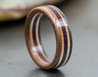 Bague en bois de skateboard recyclé, alliances. Bague pour homme, cadeau petit ami, 5 anniversaire de mariage, bague unique, gris, violet, marron, bague de promesse bohème