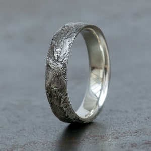 Anillo texturizado rústico oxidado hecho a mano Alianza de bodas Anillo único Regalo de aniversario Anillo minimalista para hombres Regalo de novio Compromiso imagen 1