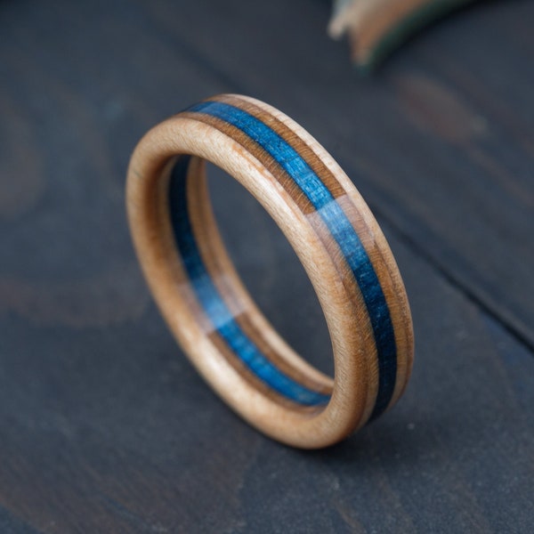 Bague de skateboard en bois recyclé - Alliance - Érable canadien - Bijoux écologiques - Bague de skate - Bleu - Cadeau petit ami - Cadeau d'anniversaire