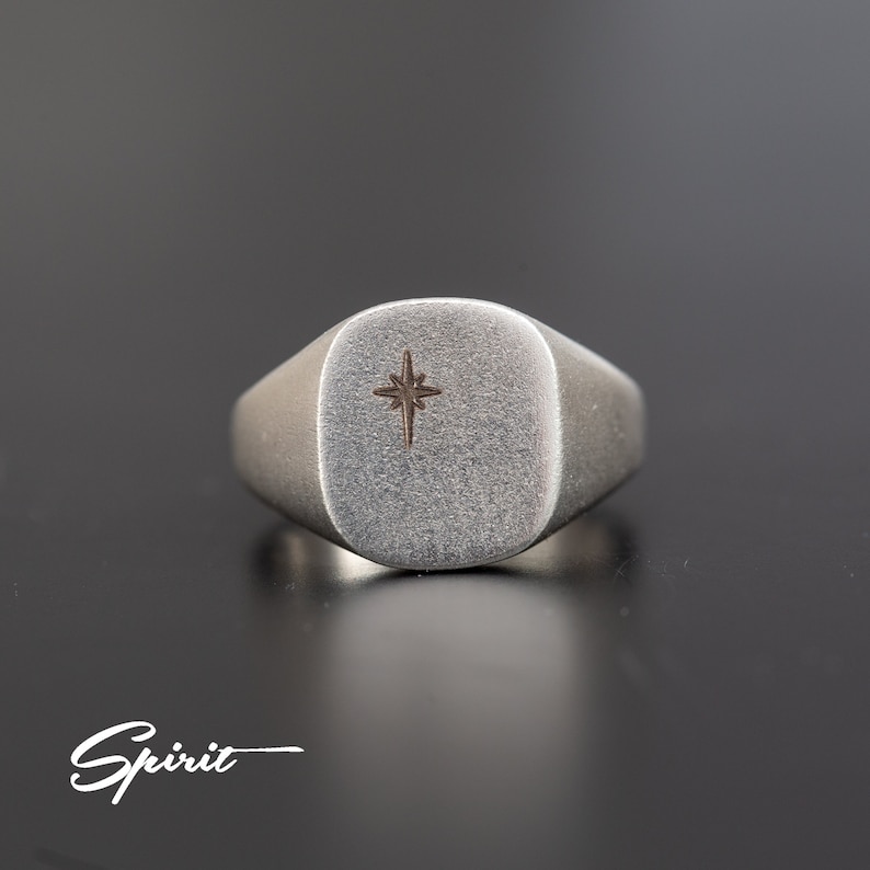 Anillo de sello de estrella del norte Anillos para hombre Banda de boda Cepillado moderno Plata de ley Regalo de novio Anillo único Anillo meñique Cojín imagen 4