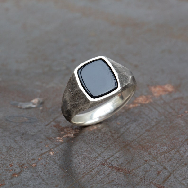 Plata oxidada con anillos de sello facetados de ónix negro, anillo de hombre moderno, regalo de novio, joyería para hombre, aniversario, gema plana, anillo meñique imagen 6