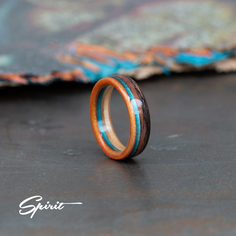 Anillo de madera de palisandro Santos y patineta reciclada Alianza de boda Anillo de madera 5º aniversario Azul Anillo para hombre Regalo de novio imagen 3