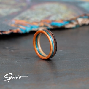 Anillo de madera de palisandro Santos y patineta reciclada Alianza de boda Anillo de madera 5º aniversario Azul Anillo para hombre Regalo de novio imagen 5