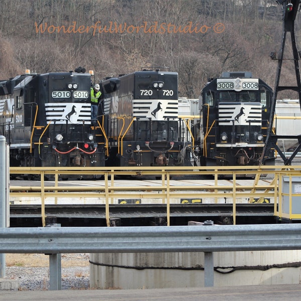 Norfolk Southern Diesel Locomotives - photo