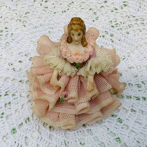 Figura de encaje &quot;Anna&quot; irlandesa de Dresde de MZ Volkstedt, alrededor de 1978.