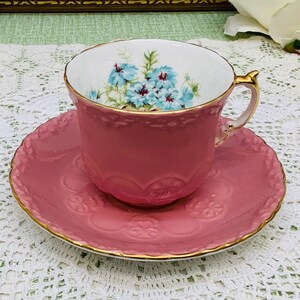 Tasse à thé et soucoupe en porcelaine gaufrée Aynsley vers 1939+.