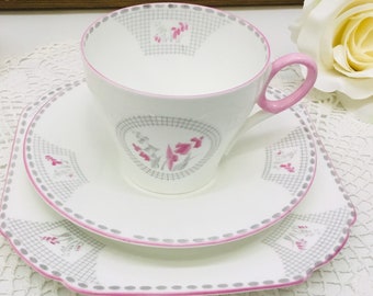 Shelley Art Deco teacup and saucer with dessert plate circa 1925-1945.