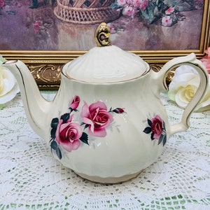 Sadler Cabbage Roses teapot