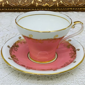Aynsley teacup and saucer circa 1939+.