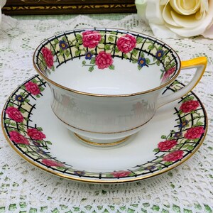 Tasse à thé et soucoupe Aynsley vers 1891+