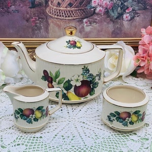 Sadler teapot with cream and sugar.