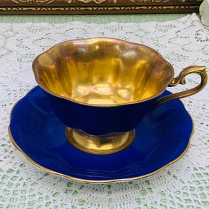 Seltene Royal Albert Teetasse mit Untertasse und Innengold.