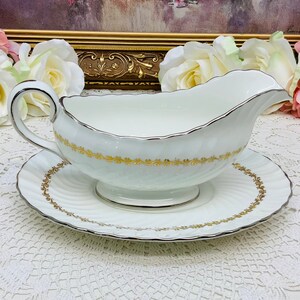 Aynsley “Aurora” gravy boat circa 1939+.