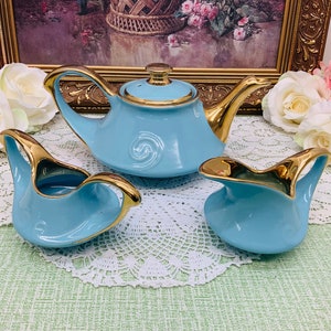 Pearl teapot with cream and sugar