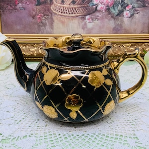 Arthur woods teapot circa 1954+