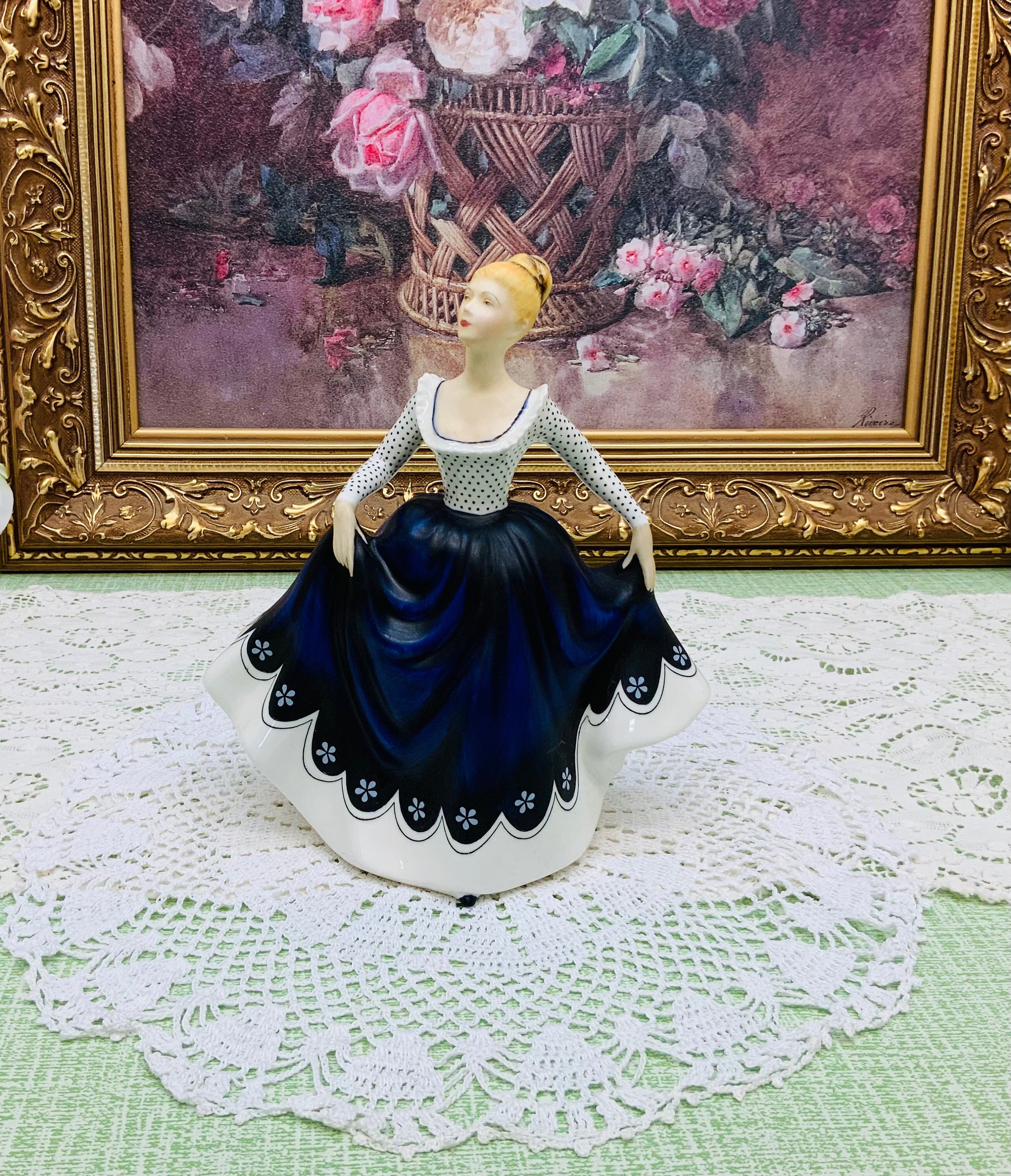 Royal Doulton Lisa HN 2310 Circa 1968. - Etsy Canada