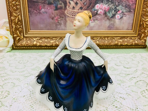 Royal Doulton Lisa HN 2310 Circa 1968. - Etsy Canada