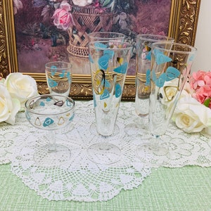 Set of 4 Vintage TURQUOISE ATOMIC BOOMERANG Pilsner Glasses, one Low Sherbet Martini glass stem champagne dessert and one wine glass.