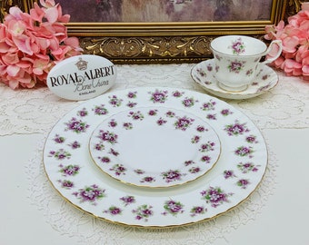 Royal Albert Sweet Violets 4 pcs dinner set circa 1966-2001.
