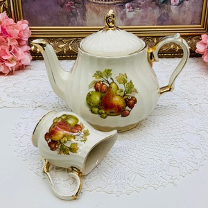 Sadler teapot with creamer circa 1947+.