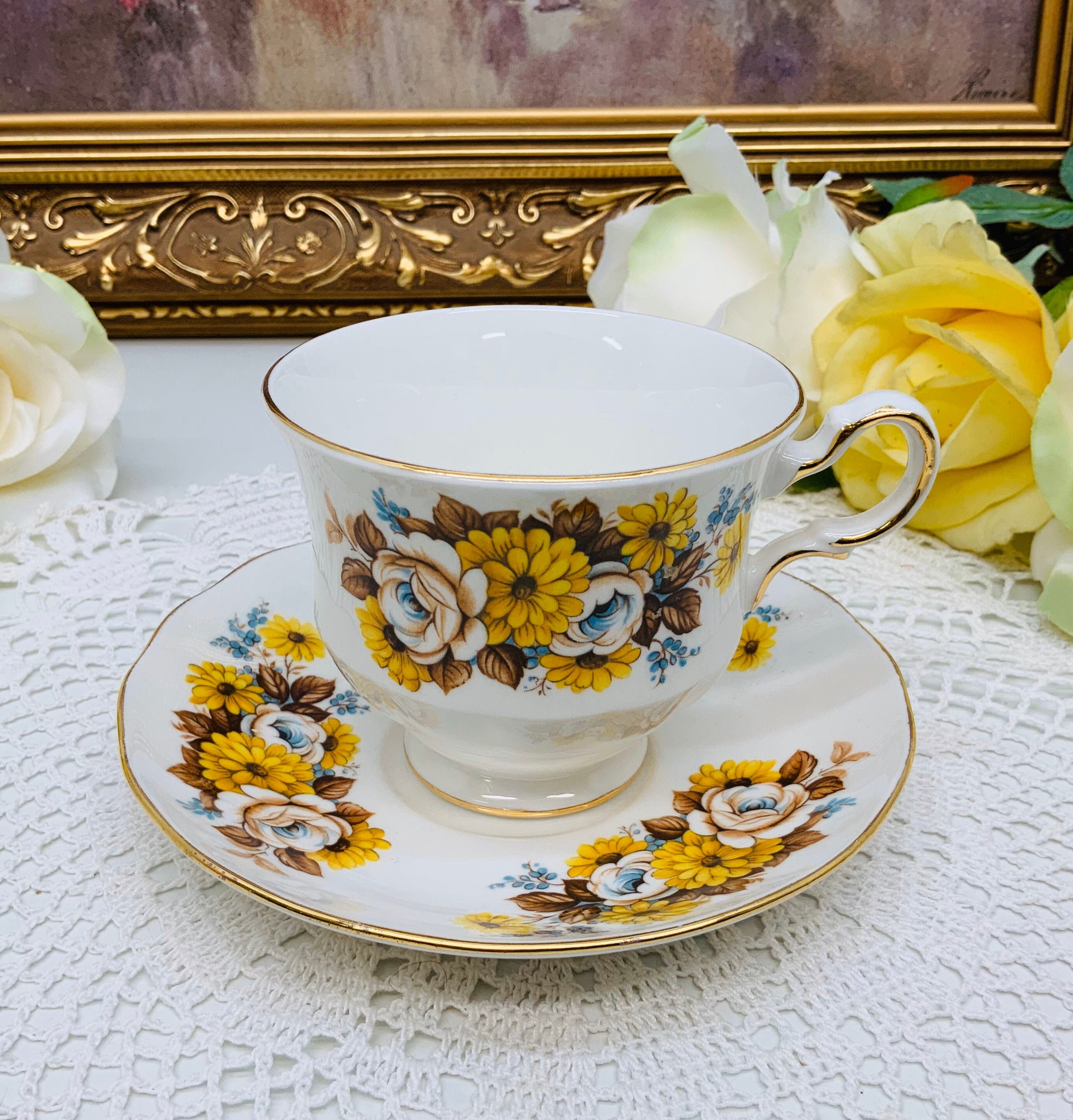 1960 年代頃の Royal Vale のティーカップとソーサー。 - Etsy 日本 1960 年代頃の Royal Vale のティーカップとソーサー。 - Etsy 日本