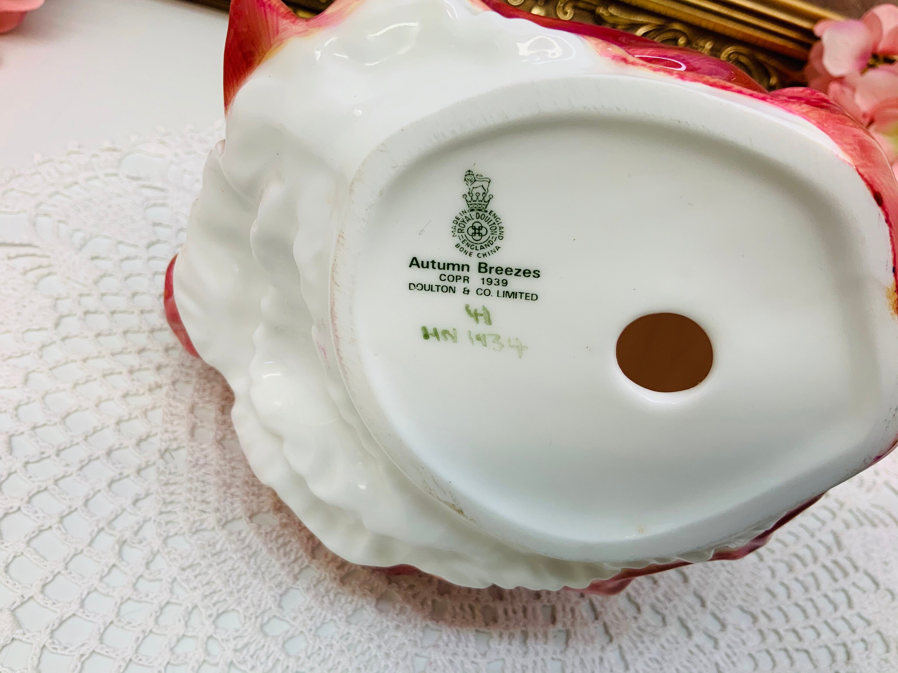  Autumn Breezes 1939 フィギュア Autumn Breezes Figurine Vintage Royal Doulton 