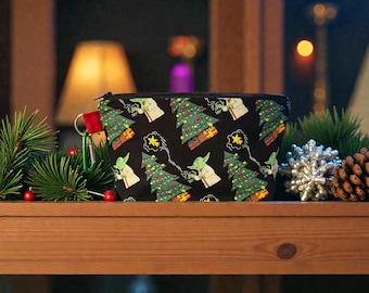 Bolsa pequeña con cremallera con diseño de árbol de Navidad extraterrestre verde