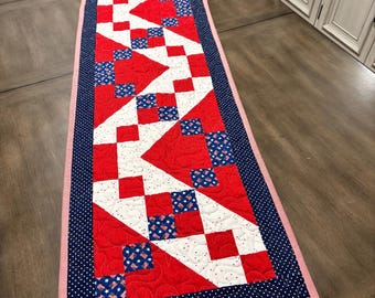 quilted JACOB'S LADDER Table Runner.  16 1/2"x 52" Reversible Patriotic Decor