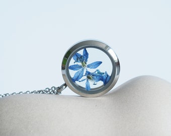 True BlueStar Flowers Medallion Necklace, Dried Flowers, Bridal Jewelry, Silver