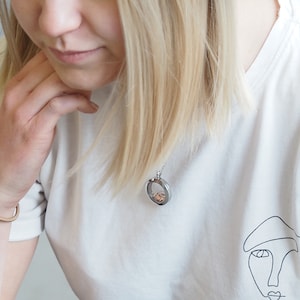 Personalisierte kleine Medaillon-Kette mit Buchstaben Geburtssteine Halskette, 25mm