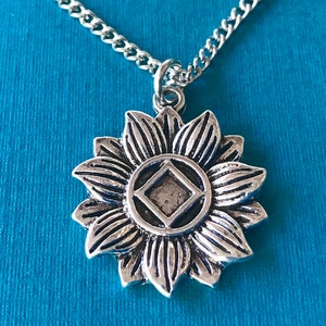Sobriety Gift for Women / Recovery Necklace with NA Daisy Pendant / Narcotics Anonymous Jewelry with Flower / Gift for NA Sponsor