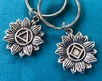 AA or NA Recovery Keychain / Daisy Flower Charm / Sobriety Gift for Alcoholics & Narcotics Anonymous