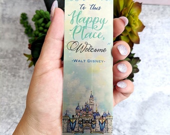Der glücklichste Ort der Welt - Disneyland Schloss inspiriert Lesezeichen aus glänzendem Aluminium