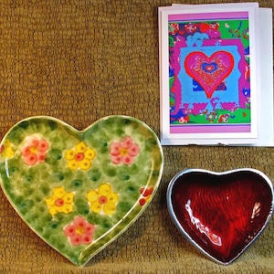 Bloemen keramische hartschotel 8 x 8 inch made in Portugal/rood hart trinketschaal 5 x 5 inch GRATIS VERZENDING, beide excl. Gratis notitiekaart kunst van verkoper