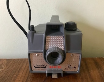 Vintage Gray Imperial Mark XII 620 Camera made in Chicago, Il, USA