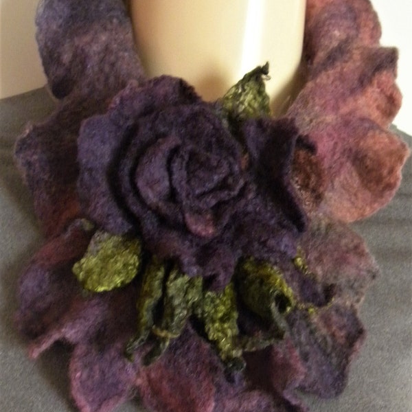 Cache-cou fait main foulard violet pastel écharpe en laine avec col à volants roses écharpe en laine mérinos feutrée col sueur col en laine