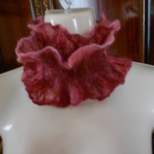 Handmade ombre pink ruffled snood lace wool neck warmer snood wet felted neckwarmer wool collar wool cowl wool scarf art deco