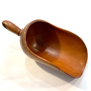 Antique Wooden Scoop, Large General Store Flour/Bean Scoop, Ca: 1880s.